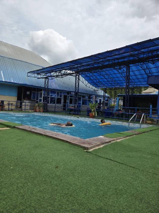 POOL BAR SPACE