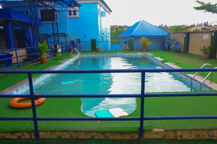POOL BAR SPACE